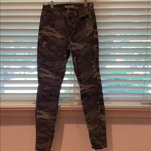 Camouflage jeans